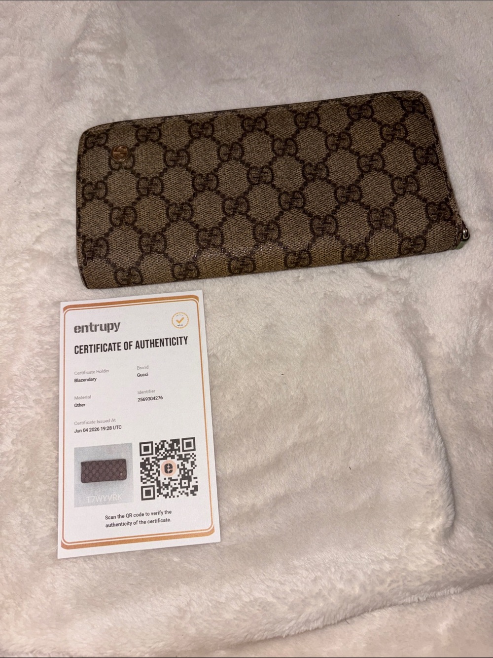Gucci Brown/Tan GG Supreme Zip Wallet, green interior, COA included